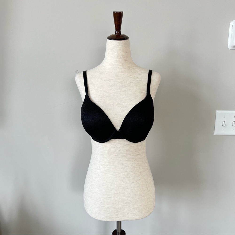 Like new! PINK Victoria’s Secret Leopard Print Lace Bra - Black - 34D